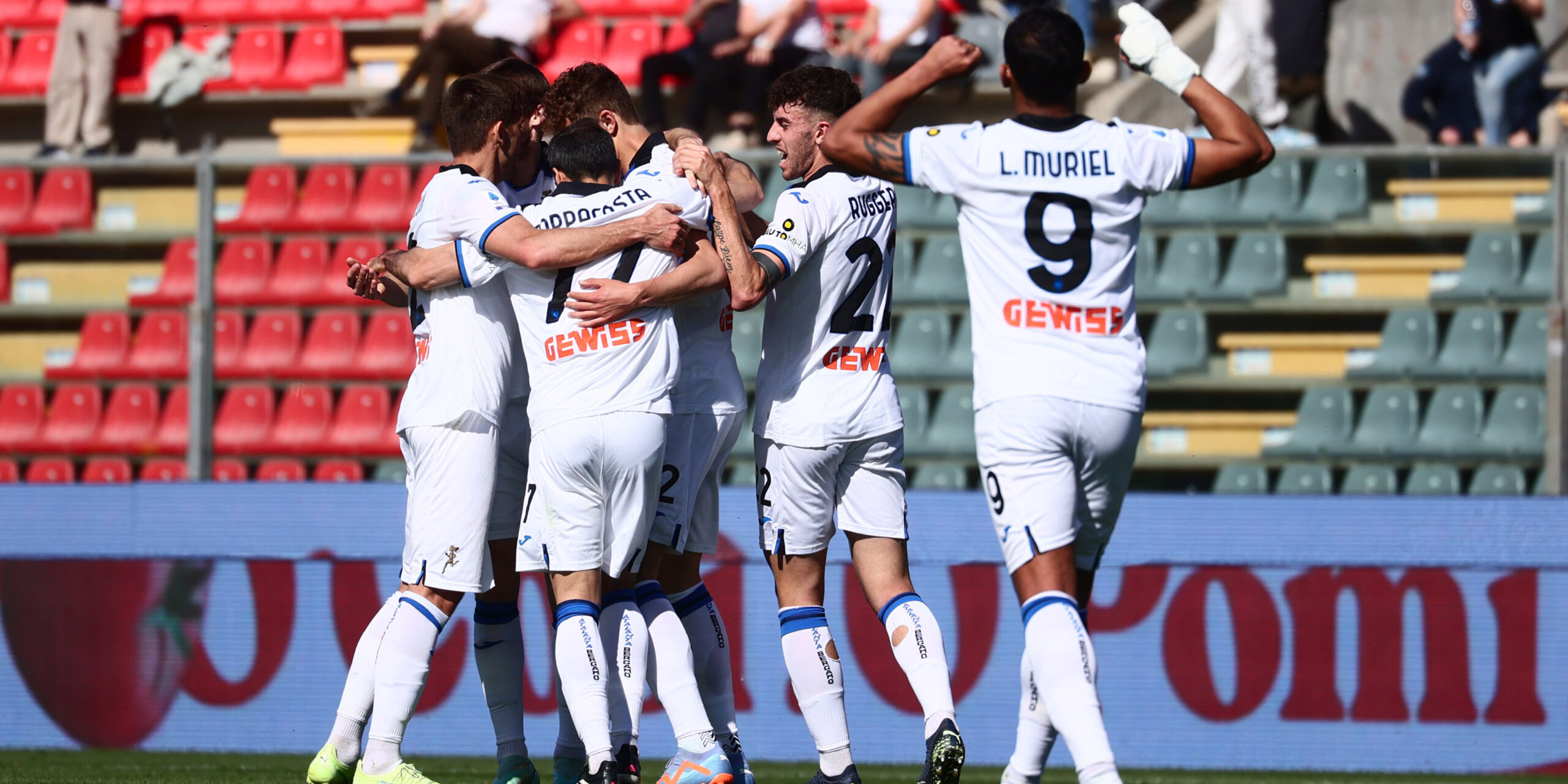 Cremonese-Atalanta esultanza di squadra